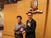 Professor Edwin Chan (right) presents a souvenir to Mr. Chong Chan-yau of HKBU